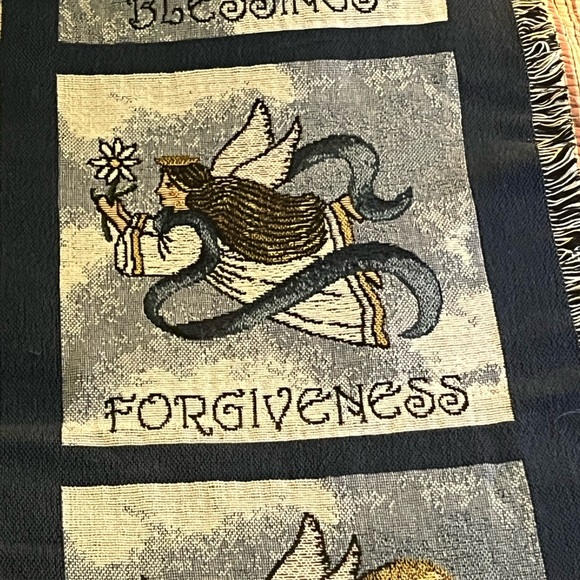 Gorgeous 100% Cotton Angel Paned Blanket - Picture 10 of 16